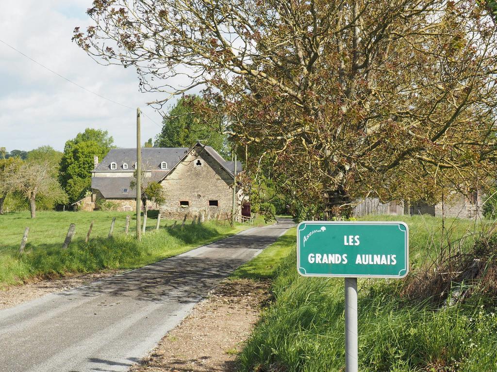 مبيت وإفطار Cossé-le-Vivien Les Grands-Aulnais المظهر الخارجي الصورة